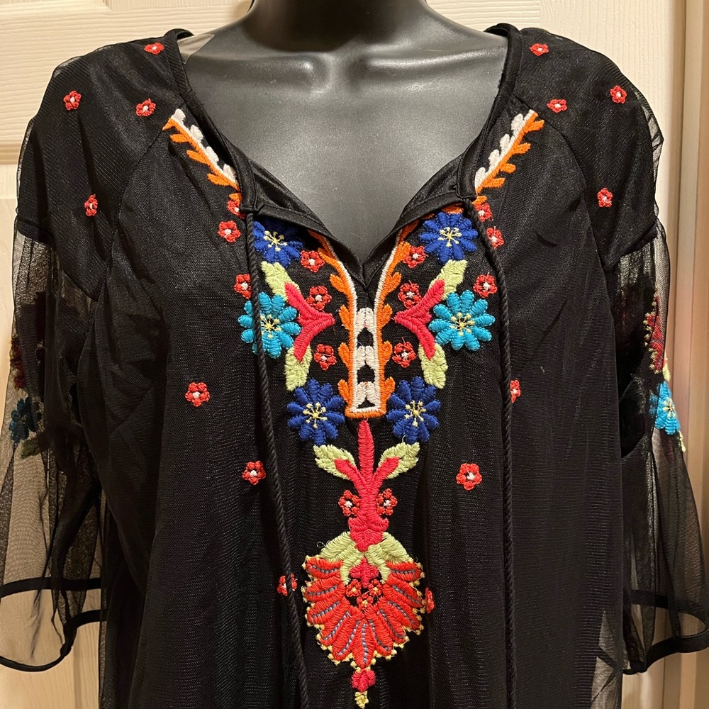🟣 NWT black embroidered sheer top